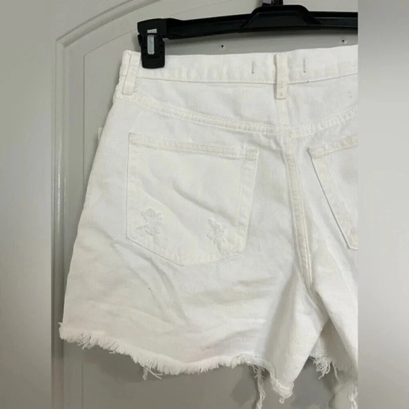 FREE PEOPLE - White Mid Rise Distressed Denim Shorts Maggie size 28 NWT - Picture 9 of 13